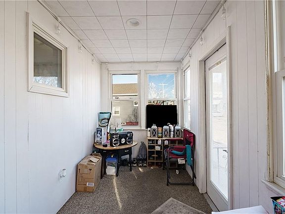 2nd image of 100 Ivy St