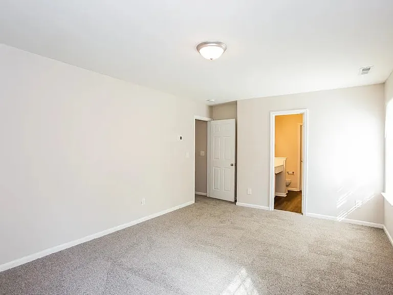 3036 Knightsbridge Ln — Photo 6