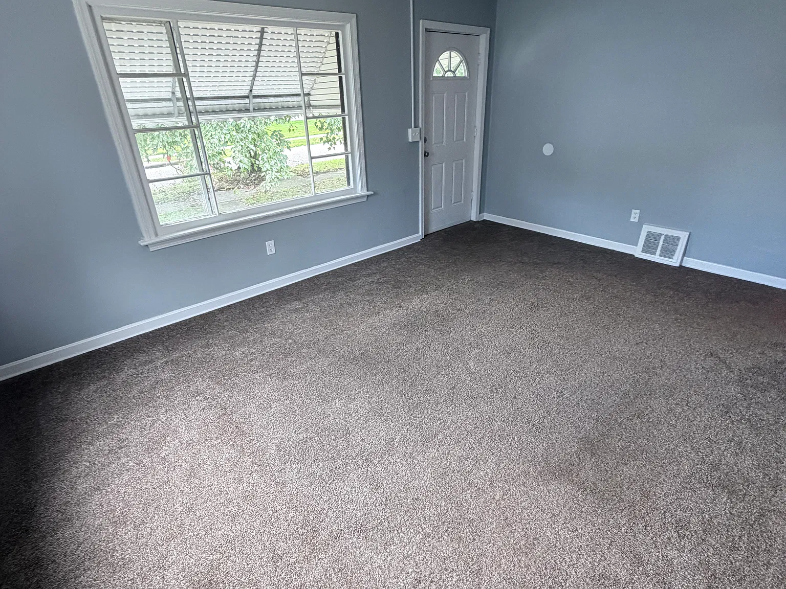 3 bed, 1.5 bath, 1080 sqft, $1,240 — Photo 3