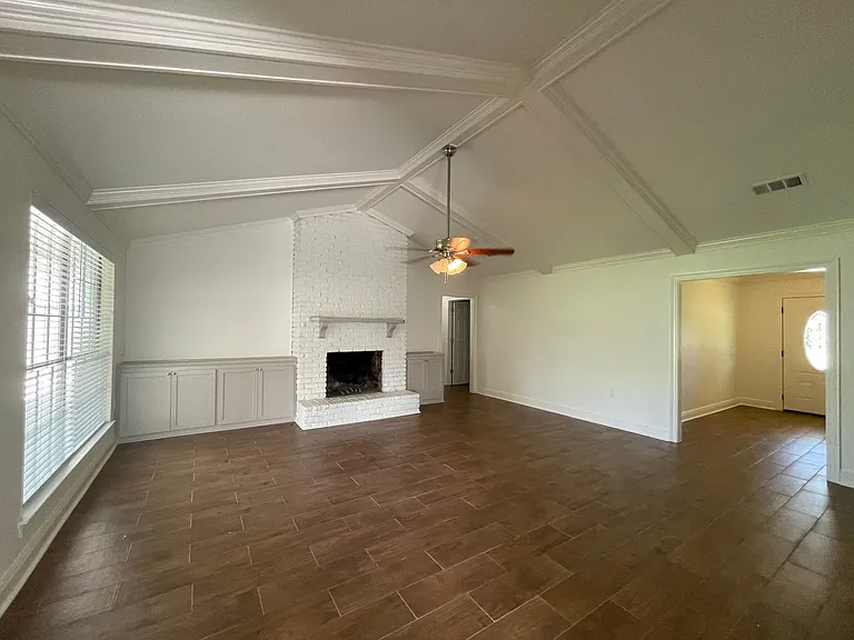5016 Five Forks Dr — Photo 2