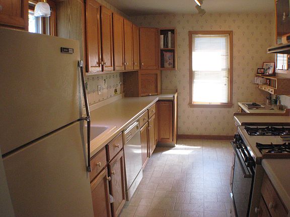 Kitchen w/Planning Desk