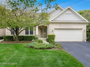 1 Juniper Ct, Lake In The Hills, IL 60156