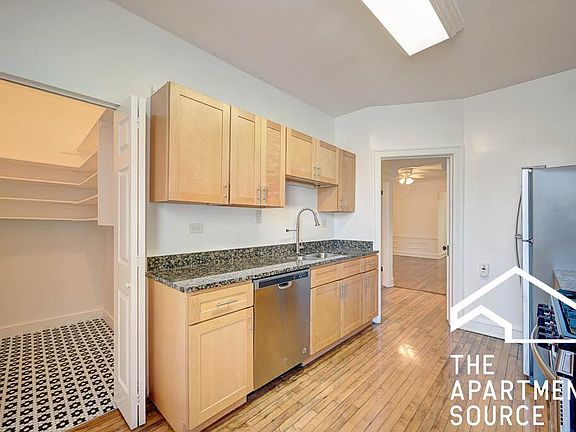 4th image of 3572 W Lyndale St #1A