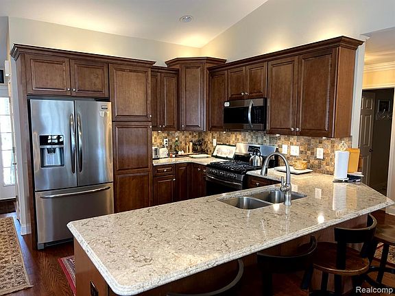 2nd image of 239 Creekwood Cir