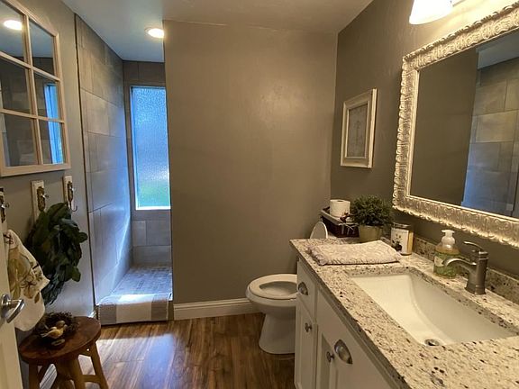 4th image of 927 Clifford Dr