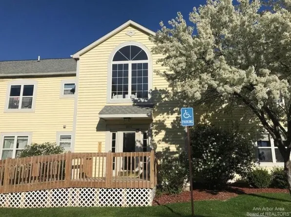 2233 S Huron Pkwy APT 2, Ann Arbor, MI 48104