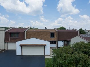 4 Cherrywood Ct, Indian Head Park, IL 60525