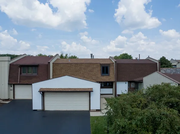 4 Cherrywood Ct, Indian Head Park, IL 60525