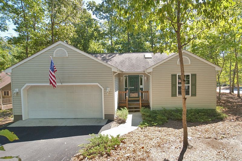 1st image of 305 Jefferson Dr