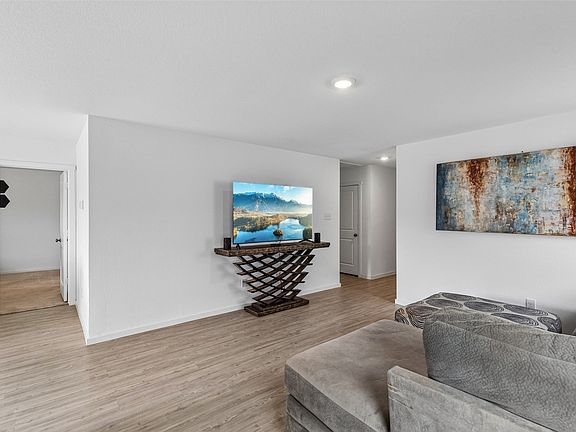 5th image of 6811 Fairview Ave
