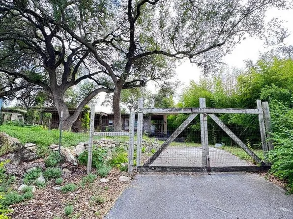 323 N Scenic Loop, Canyon Lake, TX 78133