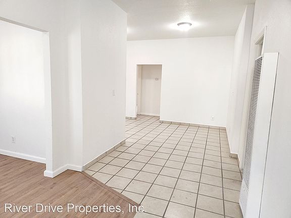 4th image of 405 N Effie St #11427004
