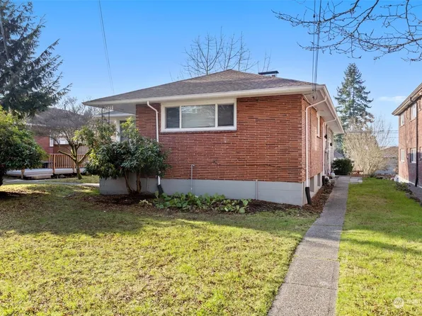 9221 35th Avenue SW, Seattle, WA 98126