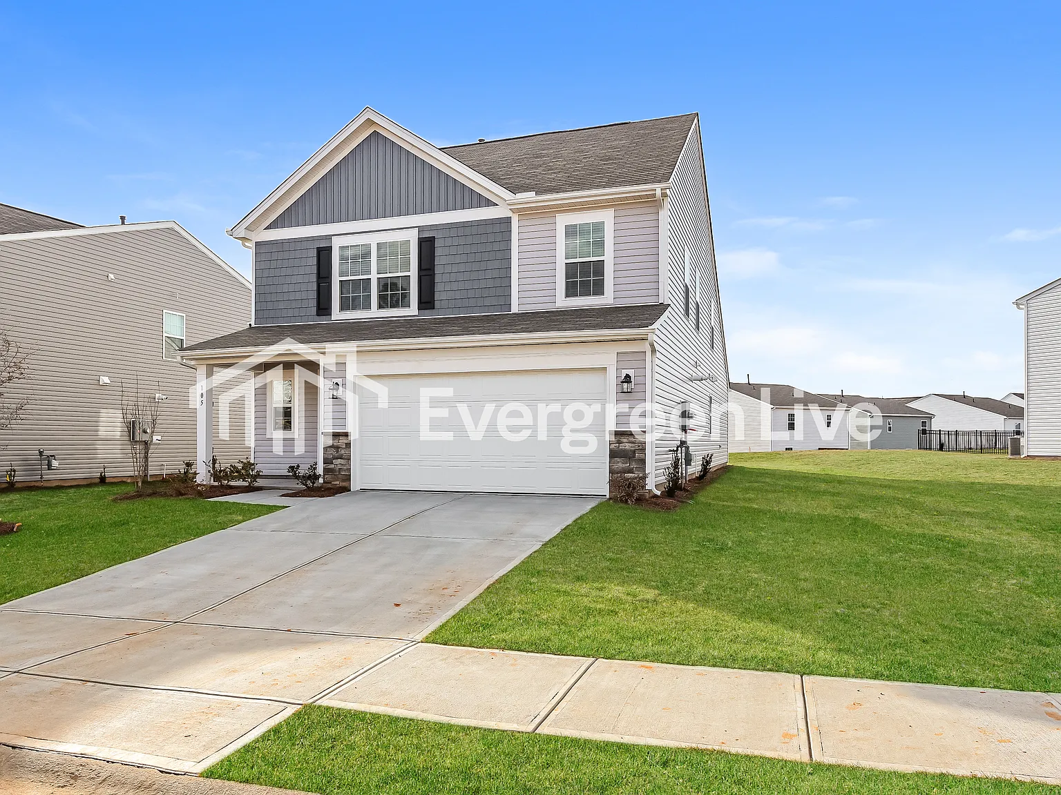 5 bed, 2.5 bath, 2306 sqft, $2,070 — Photo 3