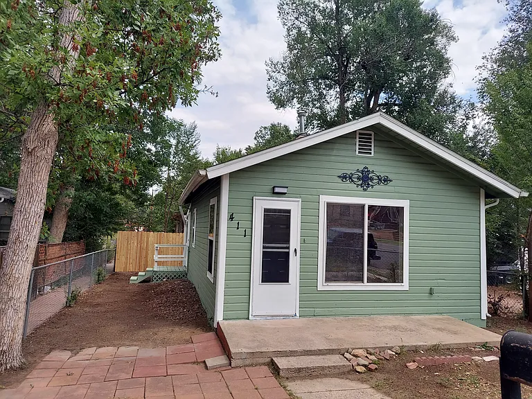 411 N Spruce St — Photo 1