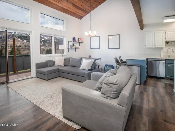 371 Nottingham Rd APT 2-B, Avon, CO 81620