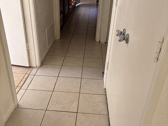 4th image of 2153 Willow Pl #A