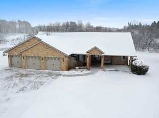 110 Sugar Maple Dr, Luxemburg, WI 54217