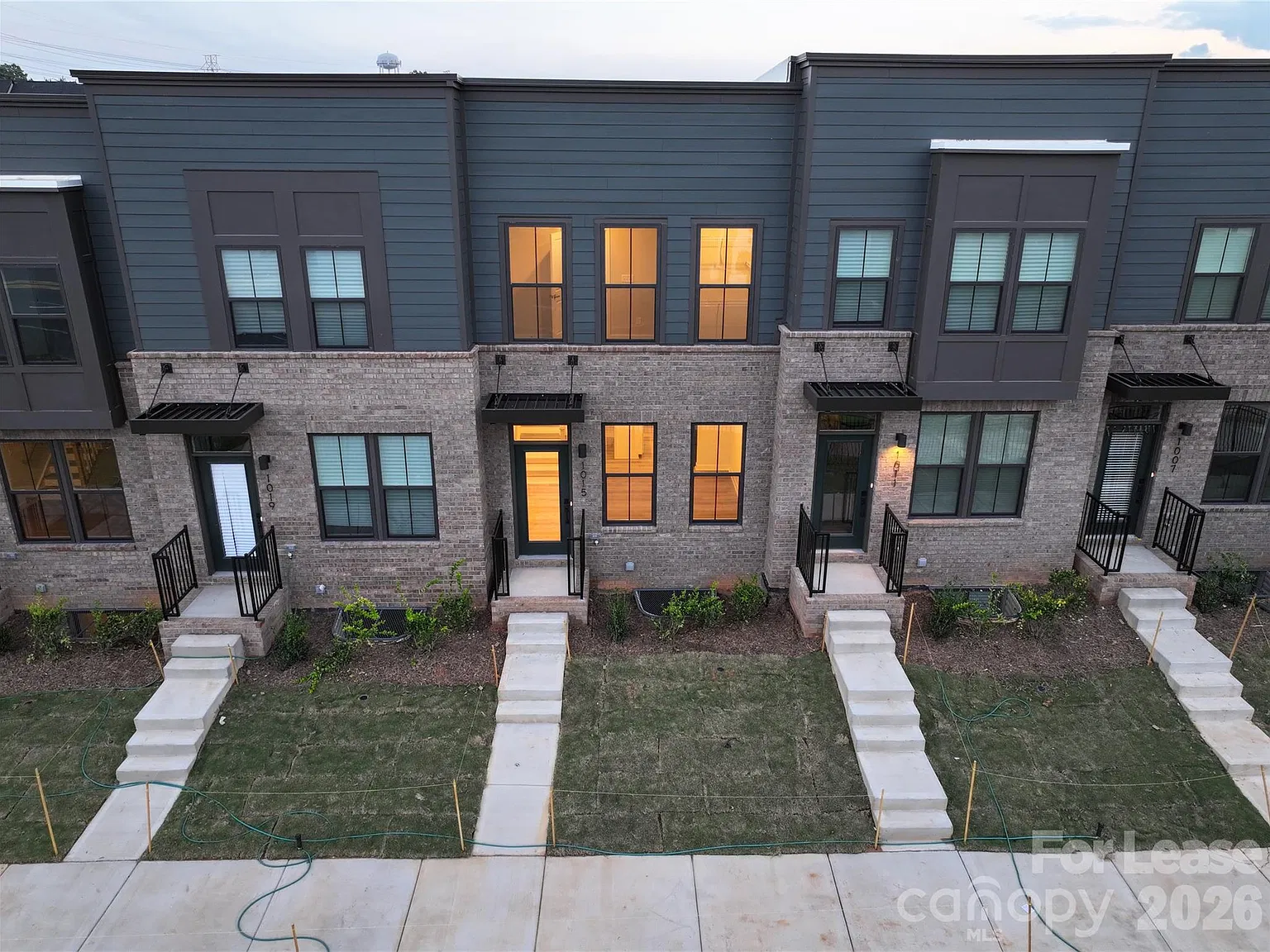 3 bed, 3.5 bath, $2,075 — Photo 2