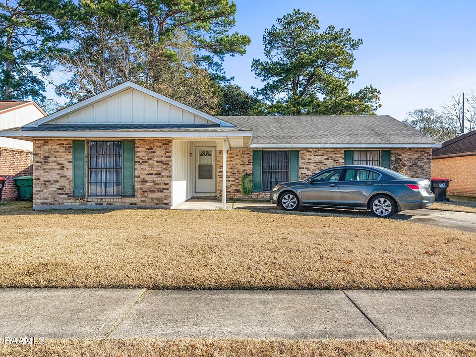1st image of 104 Plaza Village Dr