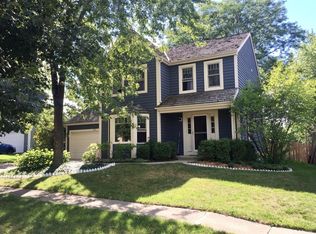 292 Mayflower Ct, Gurnee, IL 60031