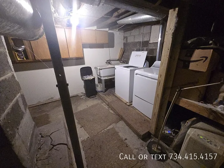 110 E Summit St — Photo 37