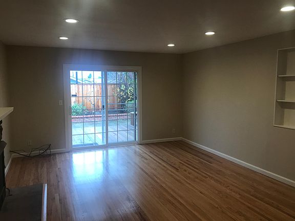 2nd image of 1649 Hyacinth Ln