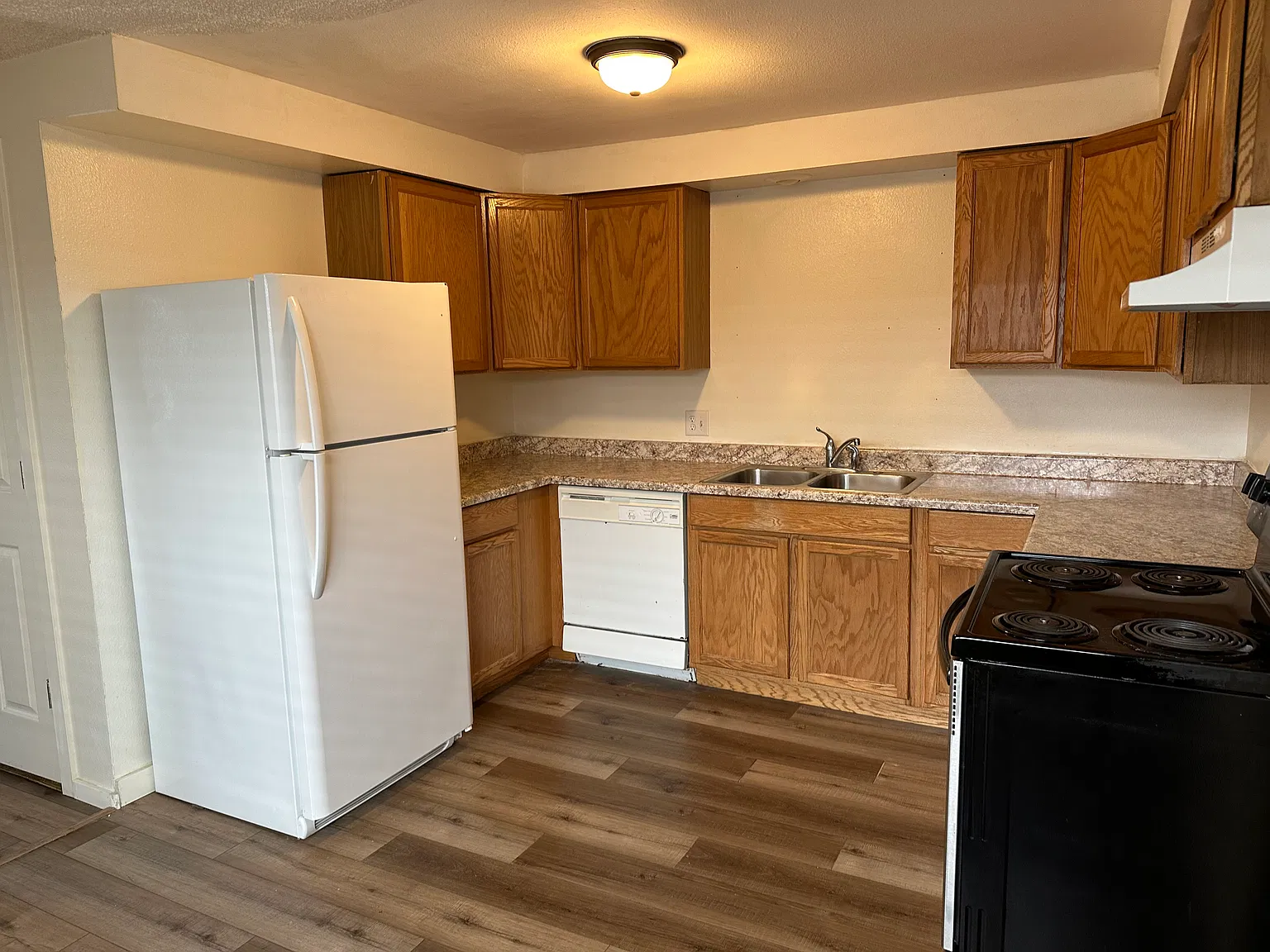 3 bed, $1,575 — Photo 2