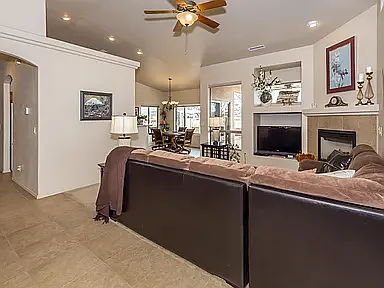 3 bed, 1685 sqft, $2,400 — Photo 2