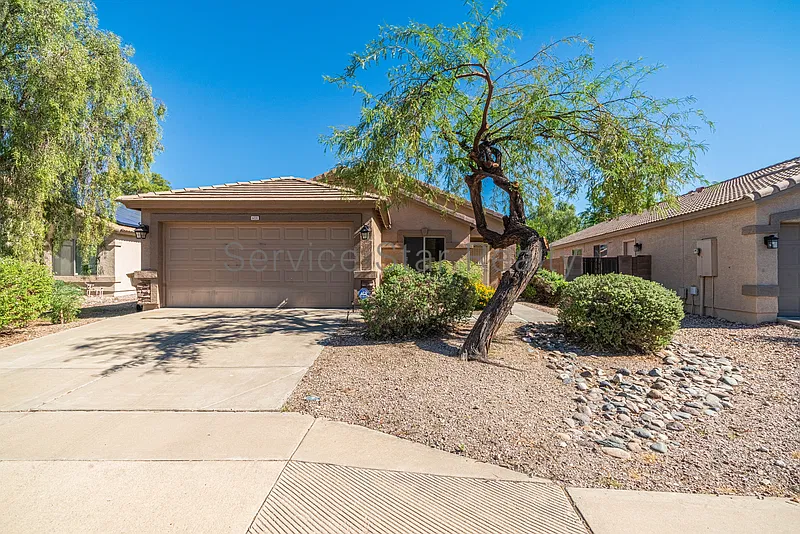 6031 N Castano Dr