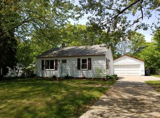 203 S Fruitport Rd, Spring Lake, MI 49456