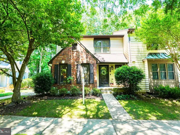 5908 Roberts Common Ct, Burke, VA 22015