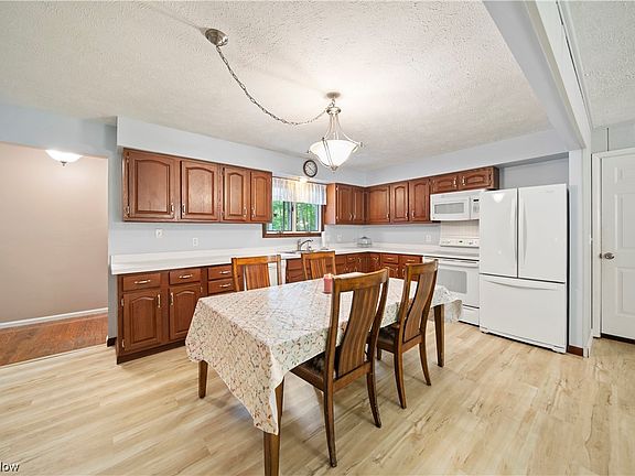 4th image of 9957 High Country Dr