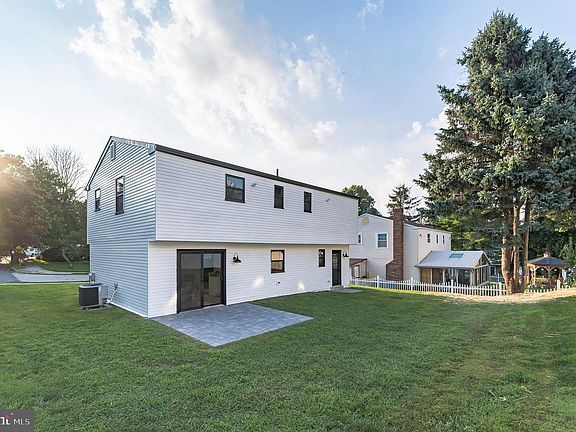 3rd image of 8655 Belfry Dr