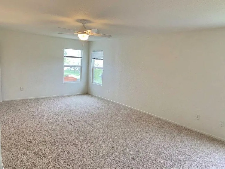 1912 Dove Creek Cir — Photo 12