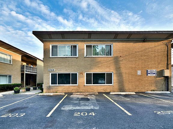4th image of 1744 E Oakton St APT 204