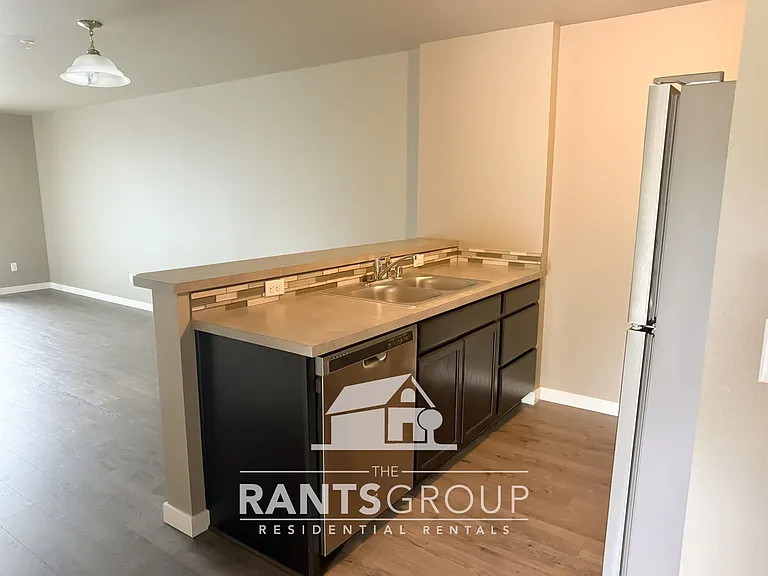 Bedrock Apartments — Photo 4