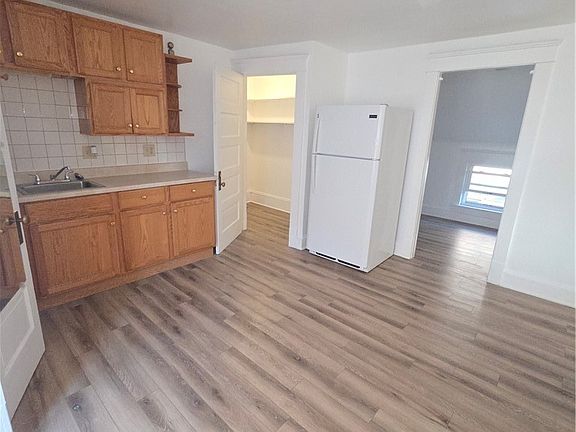 4th image of 3803 E 50th St UP