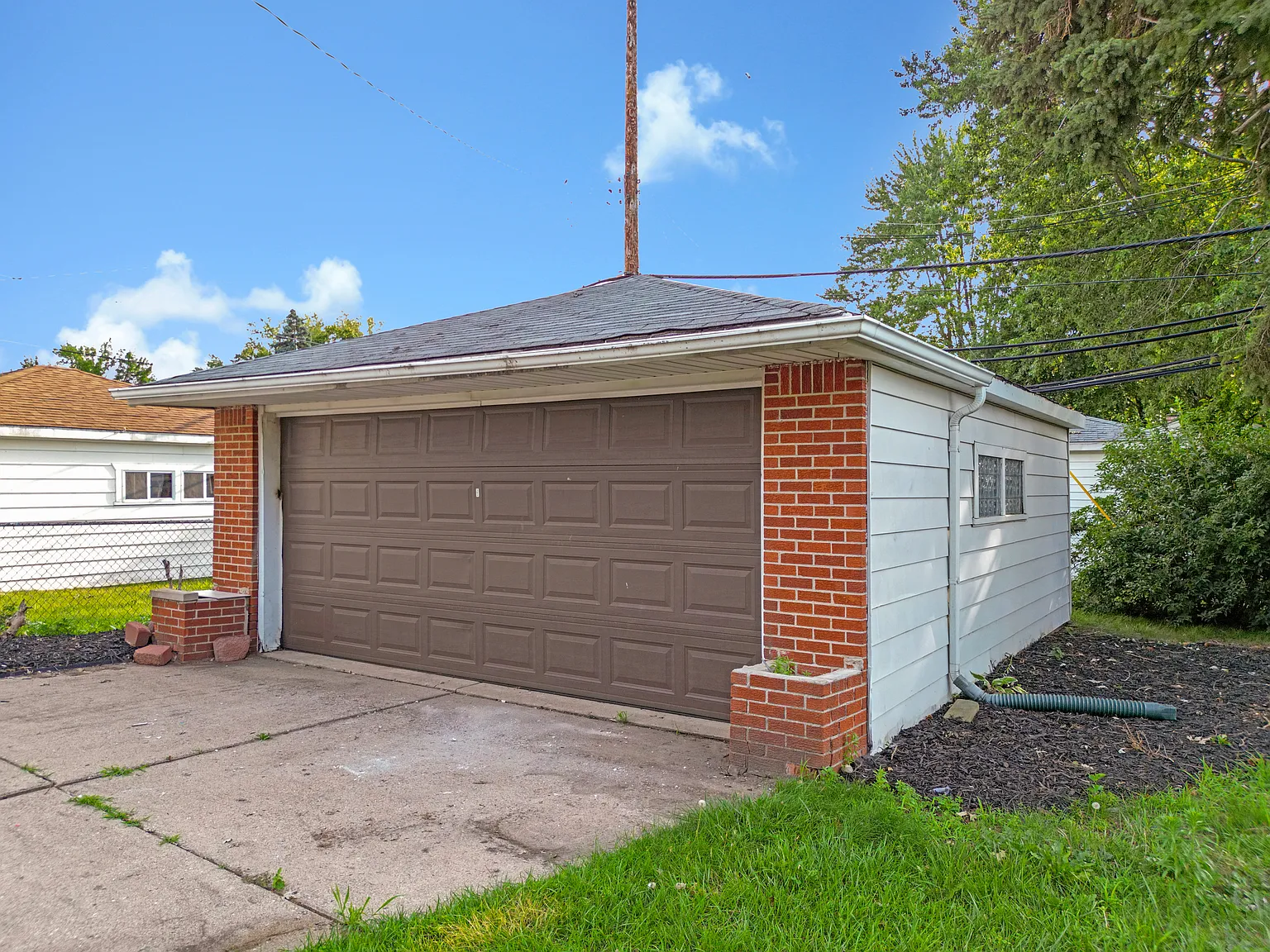 3 bed, 1998 sqft, $2,100 — Photo 2