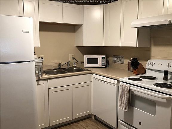 5th image of 2106 Kanawha Blvd E APT 313