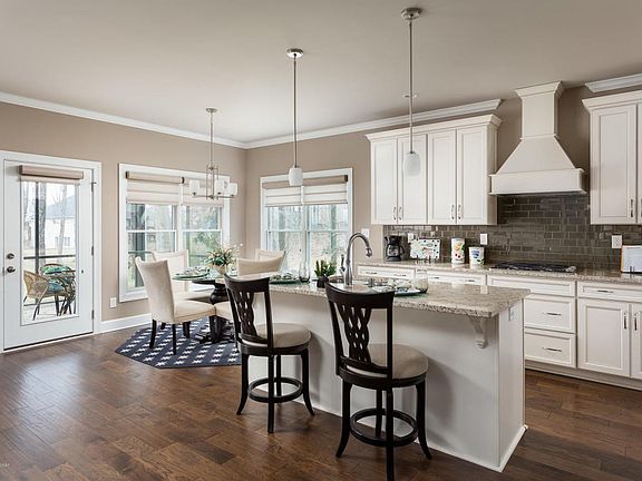Eat-in Kitchen