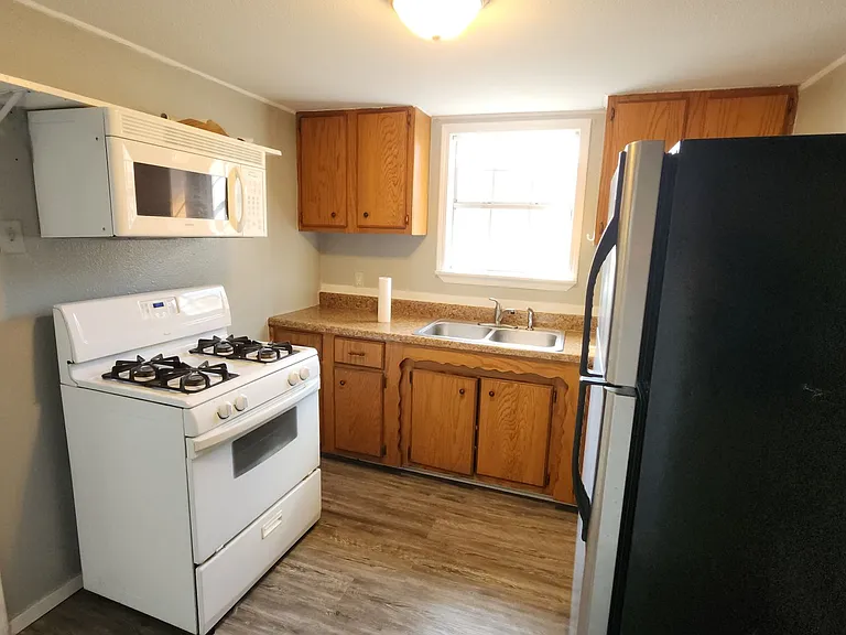 705 E 5th St #A & B — Photo 6
