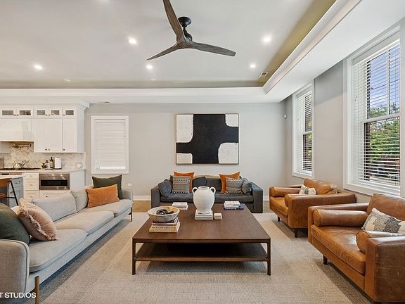 2nd image of 441 E Oakwood Blvd #1