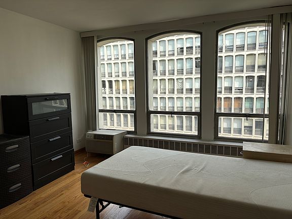 5th image of 1450 E 55th Pl #723