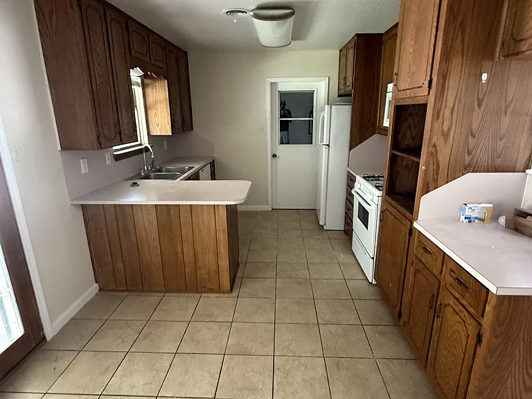 309 Currie Ave — Photo 3