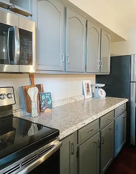 917 Madison St #209 — Photo 12