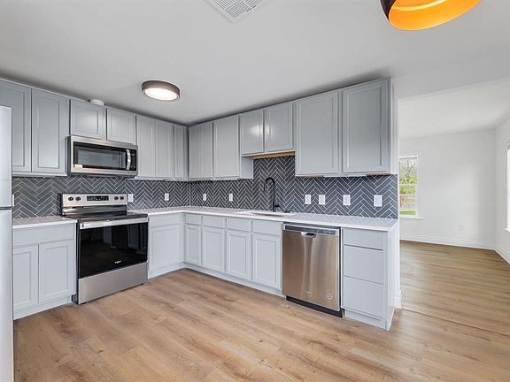 5th image of 306 W Stassney Ln #1