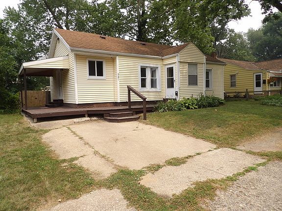 2nd image of 921 Burns St