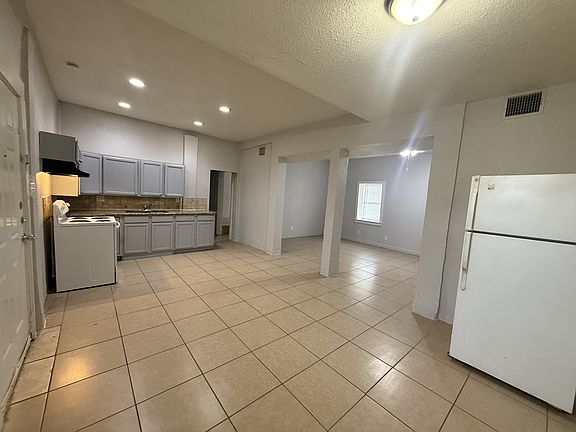 3rd image of 351 W Cortez Ave