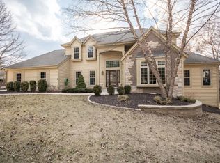 2305 Indian Trl, Brookfield, WI 53045